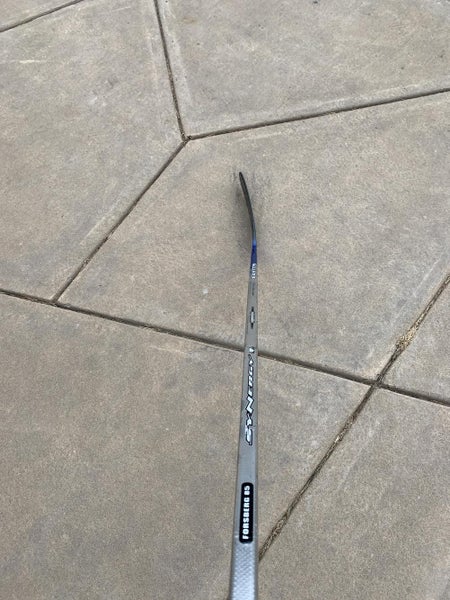 Senior Used Easton Right Handed Synergy SL Hockey Stick Mid Pattern