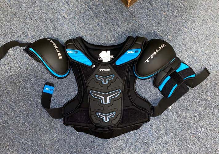 Senior Medium Other XC9  Shoulder Pads
