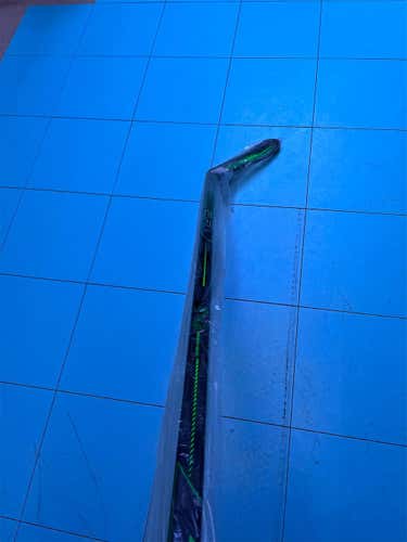 Brand New 77 Flex P28 Bauer Nexus Adv With Hole In The Blade