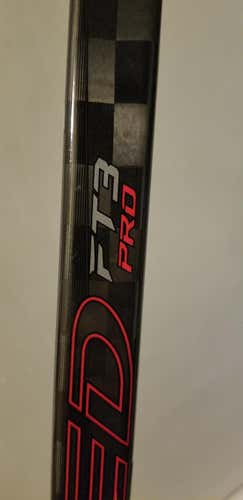Almost new Intermediate CCM Right Handed Jetspeed FT3 Pro Hockey Stick Mid Pattern
