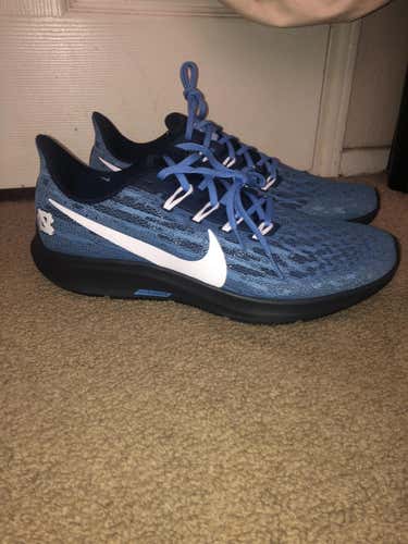 UNC NIKE Run/Train Shoes (sz 11.5)