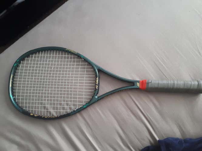 YONEX Vcore Pro 97 HD Tennis Racquet