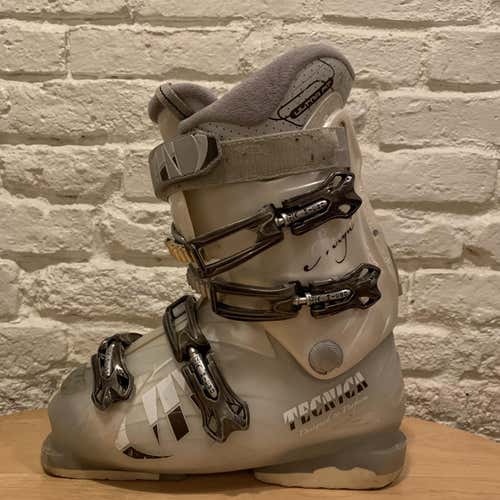 Women's Tecnica Mega 8 Ski Boots -used (25-25.5)