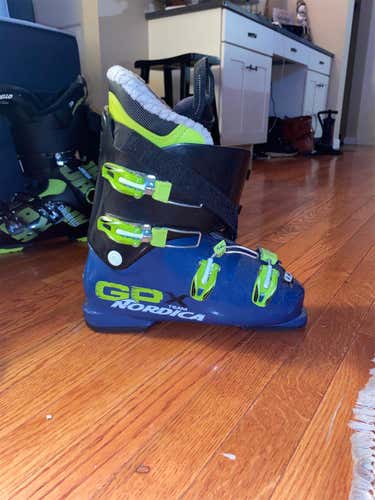 Size 9.5 Men's All Mountain Ski Boots
