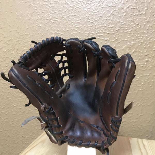 Brown High School/College Infield A2000 1782 SS 11.5" Baseball Glove
