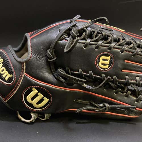 Wilson A2000 OT6 -  12.75" Outfielder Baseball Glove