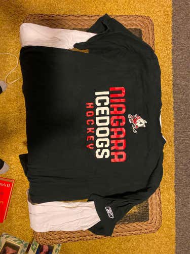 Black  Large Reebok Shirts