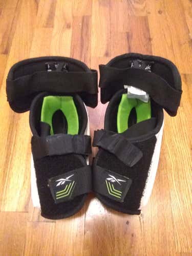 Used Senior Medium Reebok 16K Elbow Pads