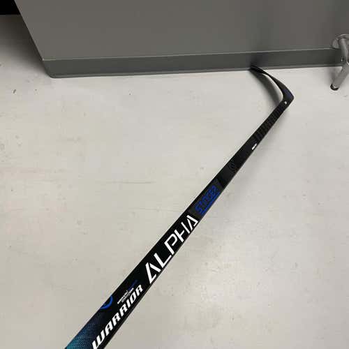 Senior Right Handed P28 Alpha Stinger  Hockey Stick