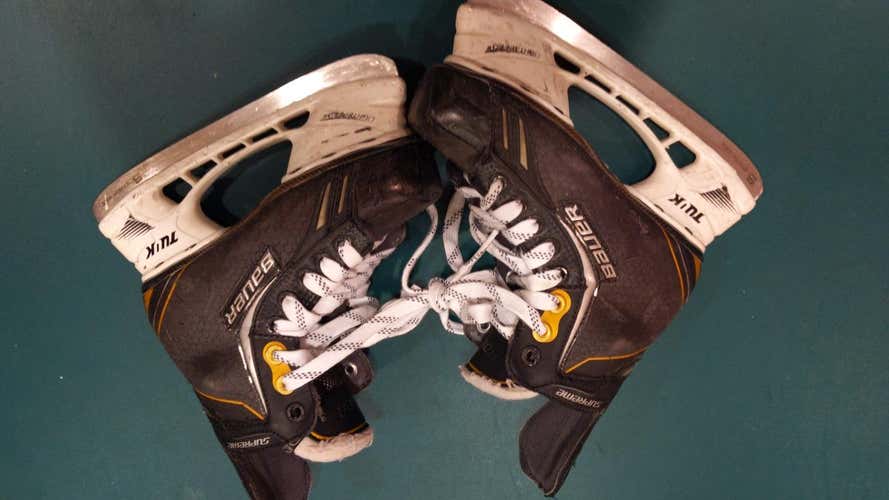 Used Junior Bauer Supreme One.6 Hockey Skates Regular Width Size 1