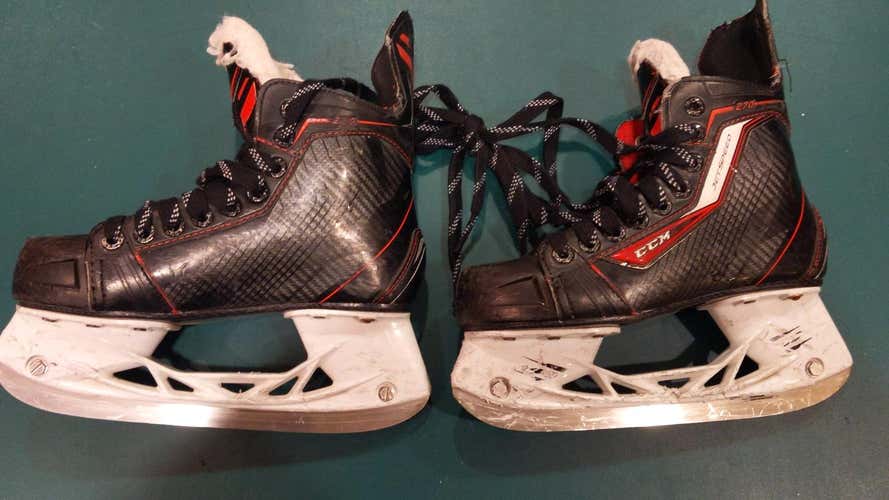 Used Junior CCM Jetspeed ft270 Hockey Skates Regular Width Size 2.5