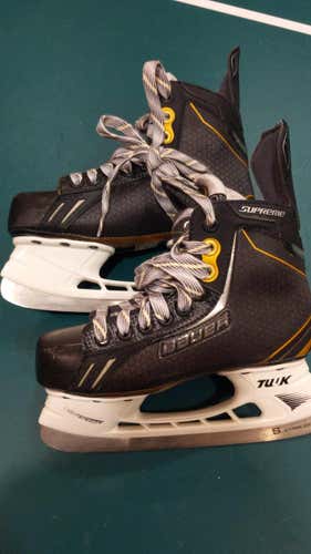 Junior Used Bauer Supreme One.6 Hockey Skates Regular Width Size 2
