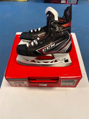 Junior CCM JetSpeed FT470 Regular Width Size 5 Hockey Skates