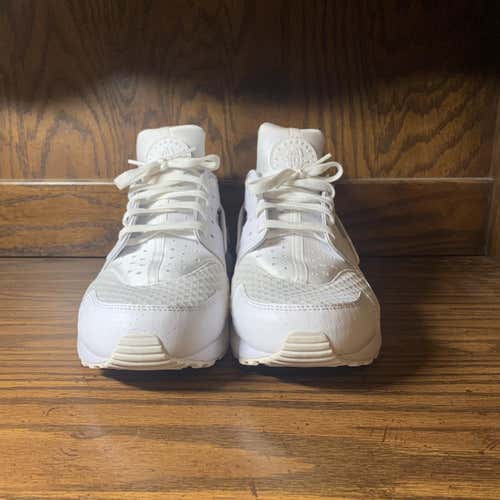 New Nike Huarache (Mens 12)(Women's 13)