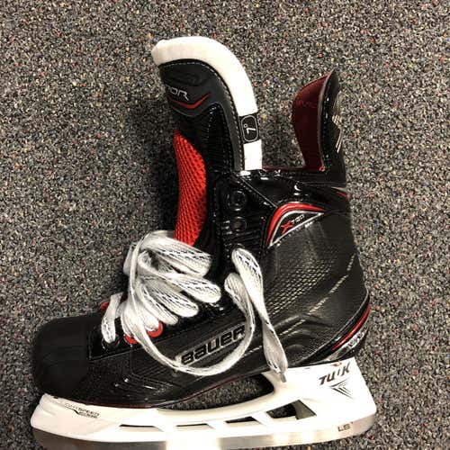 Senior Bauer Vapor X700 Regular Width  Size 7 Hockey Skates