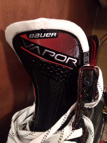 New Senior Bauer Hockey Skates Size 9