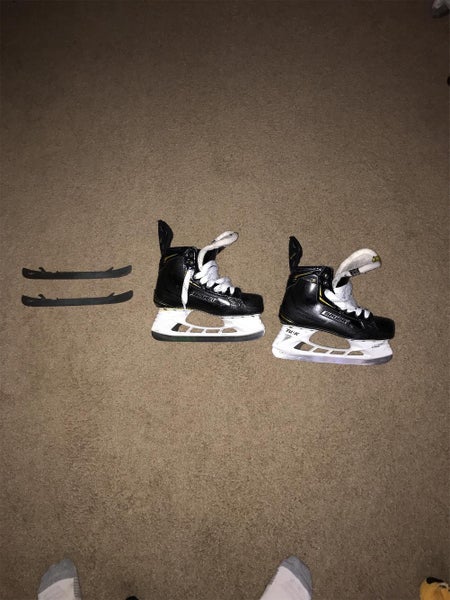Senior Bauer Supreme 2S Regular Width Size 7.5 Hockey Skates With New Set Of Blades