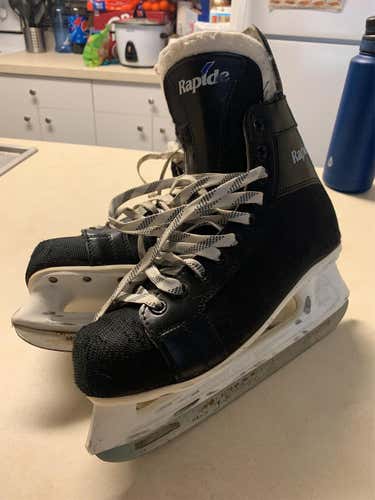 Senior CCM Regular Width Size 9 Hockey Skates