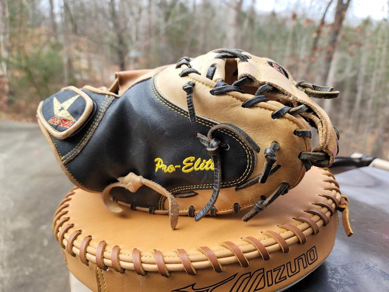 Used All Star Right Hand Throw CM3000SBT Baseball Glove 35"