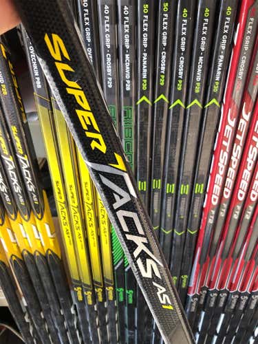 Junior Right Handed Super Tacks AS1 Mid Pattern  Hockey Stick