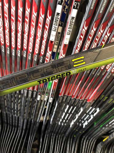 Junior Right Handed RibCor Trigger 3D PMT Mid Pattern Hockey Stick