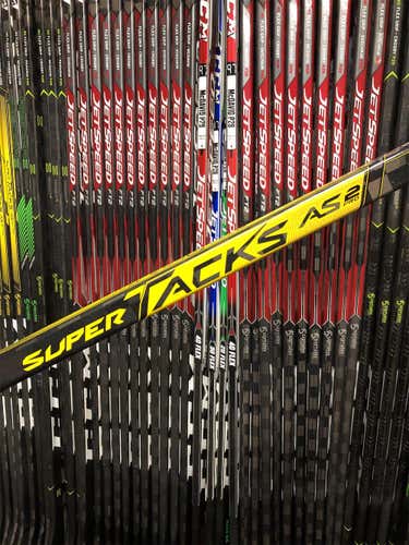 Junior Left Hand Super Tacks AS2 Pro Mid Pattern Hockey Stick