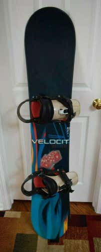 VELOCIT  SNOWBOARD SIZE 151 CM WITH BURTON LARGE BINDINGS