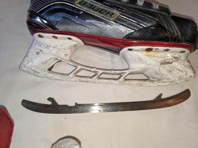 Used Senior Bauer Vapor X600 Hockey Skates Regular Width Size 7.5