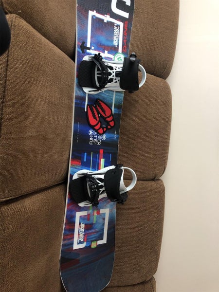 Men's  Never Summer funslinger With Bindings Soft Flex True Twin Snowboard
