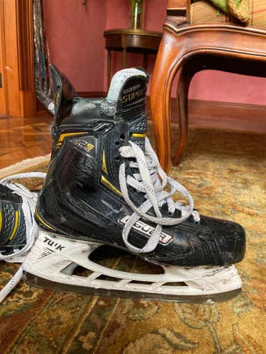 Senior Bauer Supreme 2S Pro Regular Width Size 9 Hockey Skates