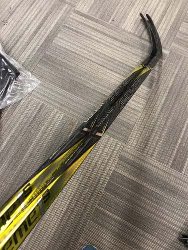 2 Intermediate Right Handed Supreme 1S Toe Pattern  Hockey Stick