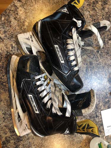 Junior Bauer Supreme 180 Extra Wide Width Size 5 Hockey Skates