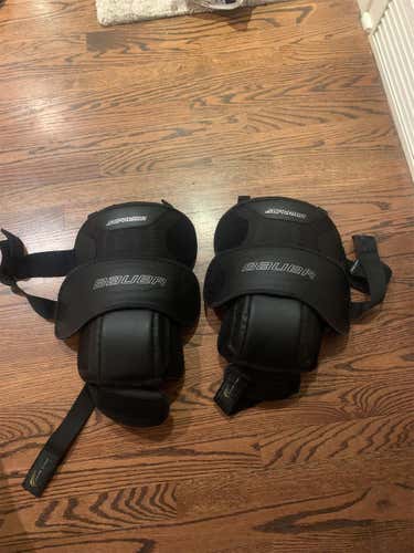 New Bauer Supreme Knee Guards Senior