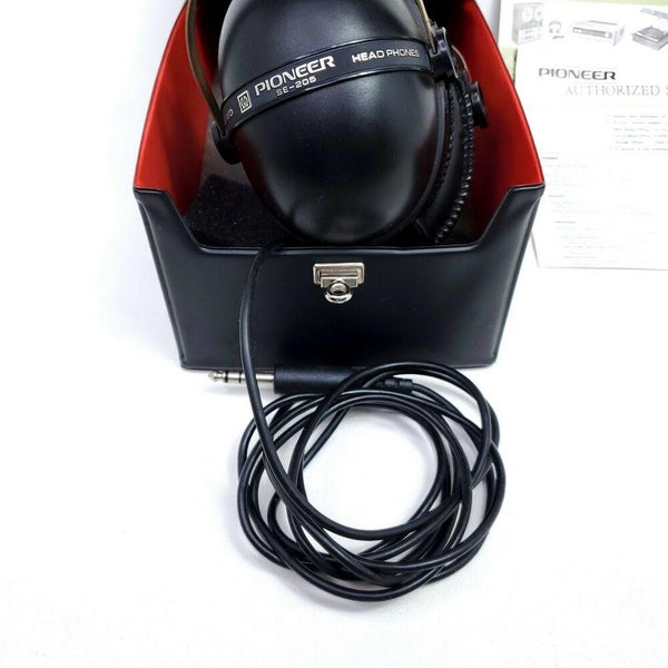 Vintage Pioneer SE-205 Stereo Headphones With Case Made in Japan - Main Image