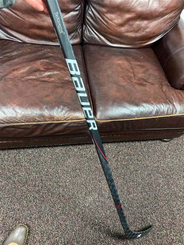 Intermediate Right Handed Vapor APX Hockey Stick