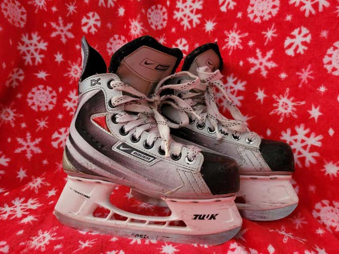 Used Junior Bauer Vapor IX Hockey Skates Regular Width Size 2