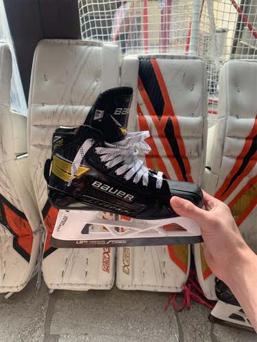 Senior Bauer Ultra Sonic Regular Width  Size 6.5 Hockey Goalie Skates
