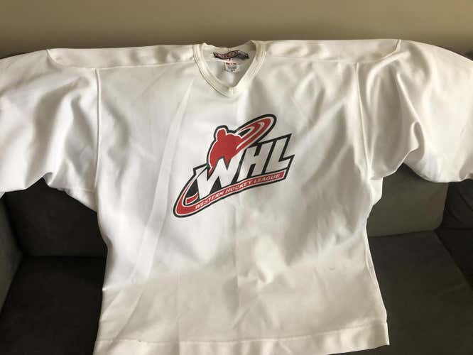 White WHL practice Jersey Pro Stock Size 54 CCM