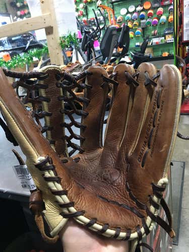 Used Louisville Slugger Ol14-bn 12 3 4" Baseball & Softball Fielders Gloves