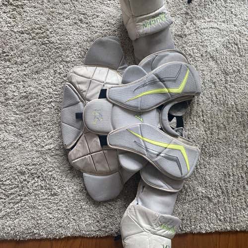 Senior Medium Vaughn V6 2200 Pro Pro Stock Goalie Chest Protector