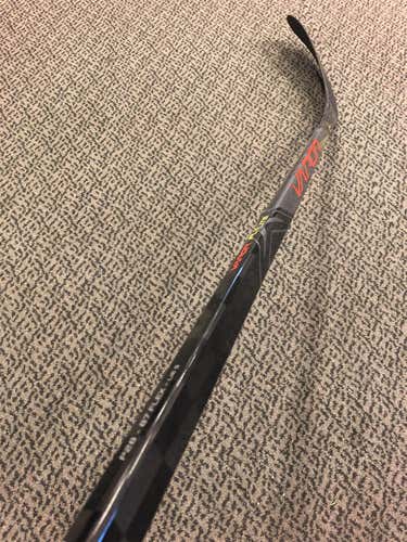 Senior Right Handed Vapor FlyLite Toe P28 Pattern 87flex Hockey Stick
