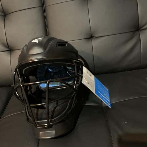 New Easton Mako Softball Catcher's Mask. Size 6.5-7.5