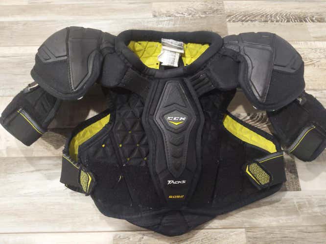 Used Junior Medium CCM Tacks 6052 Shoulder Pads