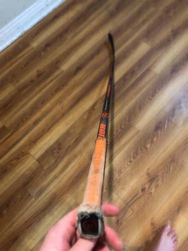 Lightly Used Senior Right Handed Covert QRE SL W28 Curve Stick