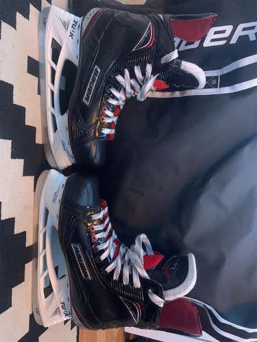 Senior Bauer Vapor XVelocity Regular Width  Size 7 Hockey Skates