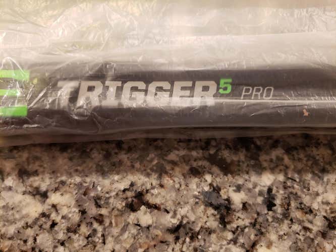 New Senior CCM Right Handed Ribcor Trigger 5 Pro Hockey Stick 85 flex P28