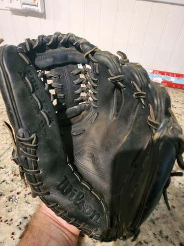 Used Wilson Right Hand Throw A2000 Baseball Glove 11.75"