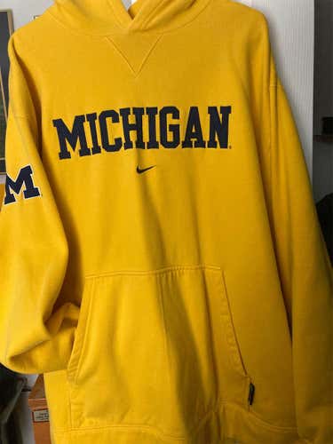 Yellow Adult XL Nike Sweatshirt