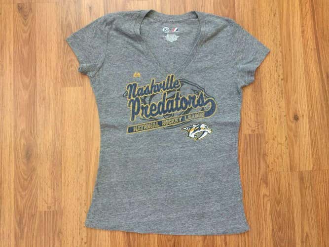 Nashville Predators NHL Hockey SUPER AWESOME Size Large Women's Cut T Shirt!