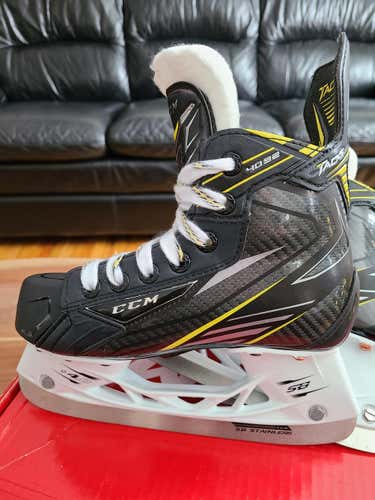 New Junior CCM Tacks 4092 Skates Size 1